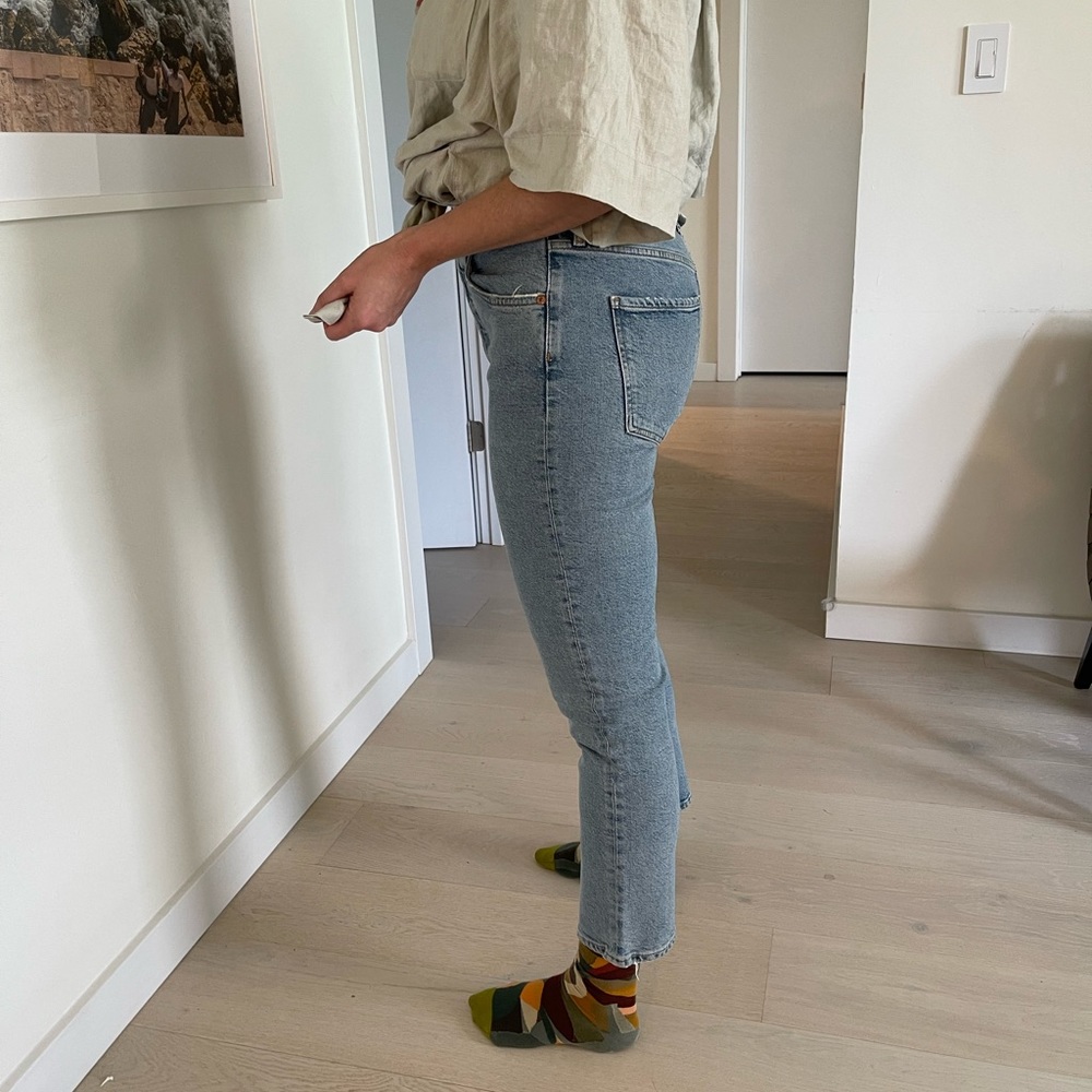 NWT trendy jeans. Super flattering with some stretch so very comfortable